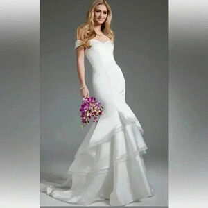 Wedding Gown Size 6 New with tags